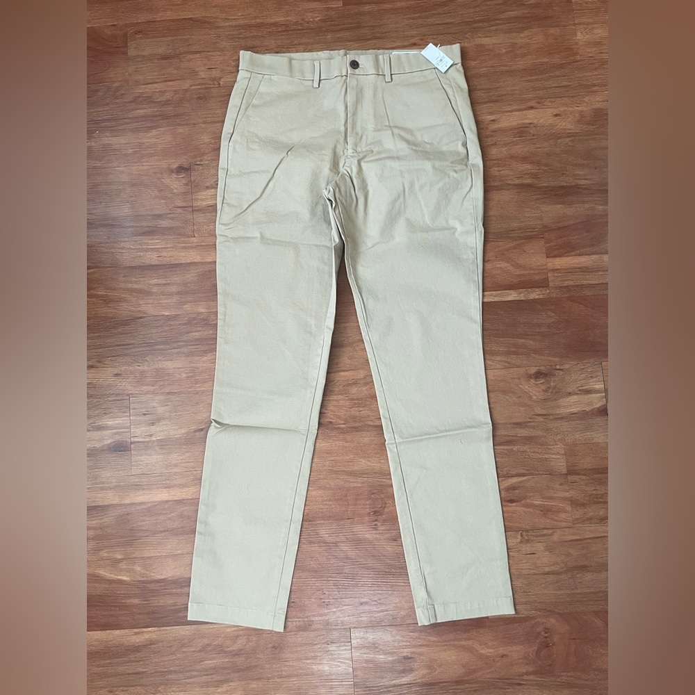 Gap Slim Performance Khaki Pant 33X34